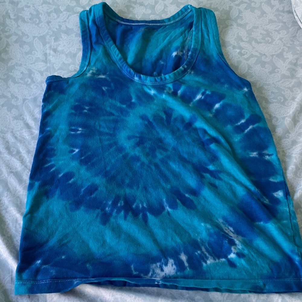 Blue tie-dye spiral tank top